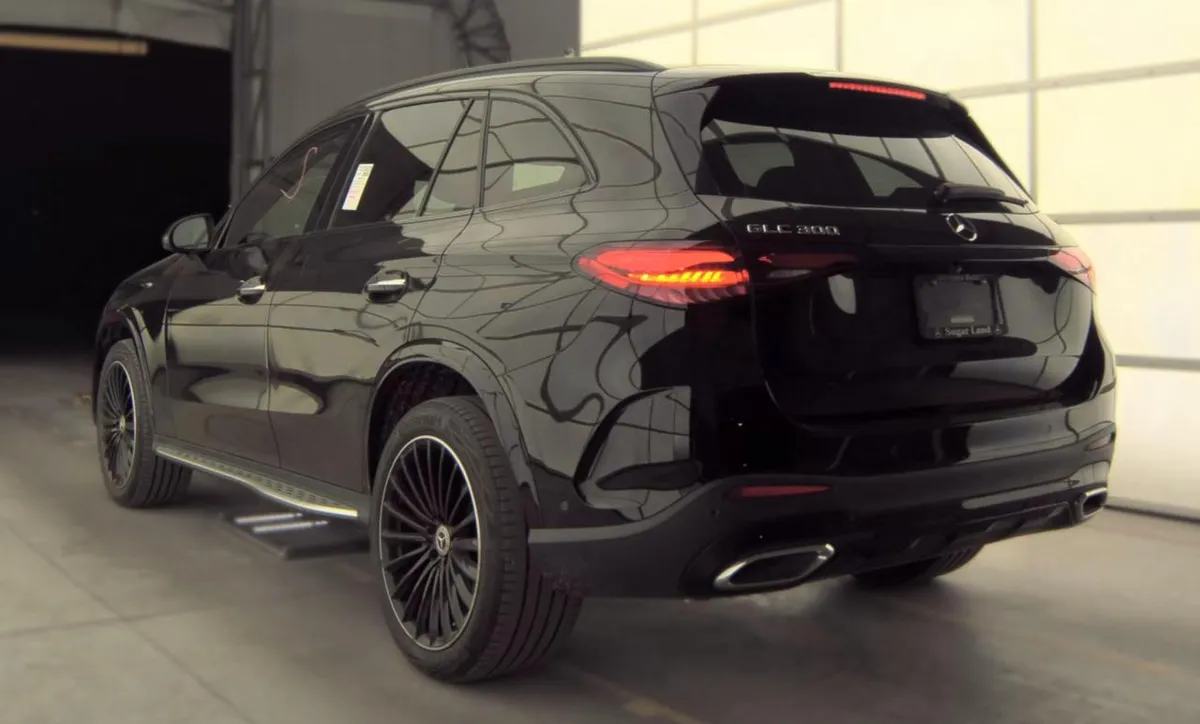 MERCEDES-BENZ GLC 300 2023
