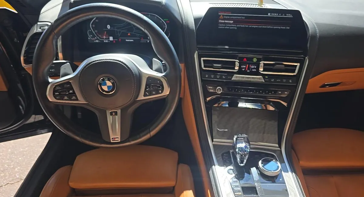 BMW 8 SERIES ЧЕРНЫЙ КУЗОВ КОЖАНЫЙ САЛОН. СПОРТИВНЫЙ ПАКЕТ M SPORT ПАНОРАМНАЯ КРЫША ПРОЕКЦИЯ НА ЛОБОВОЕ СТЕКЛО КАМ 2022