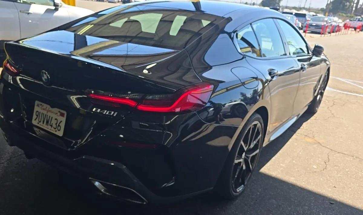 BMW 8 SERIES ЧЕРНЫЙ КУЗОВ КОЖАНЫЙ САЛОН. СПОРТИВНЫЙ ПАКЕТ M SPORT ПАНОРАМНАЯ КРЫША ПРОЕКЦИЯ НА ЛОБОВОЕ СТЕКЛО КАМ 2022