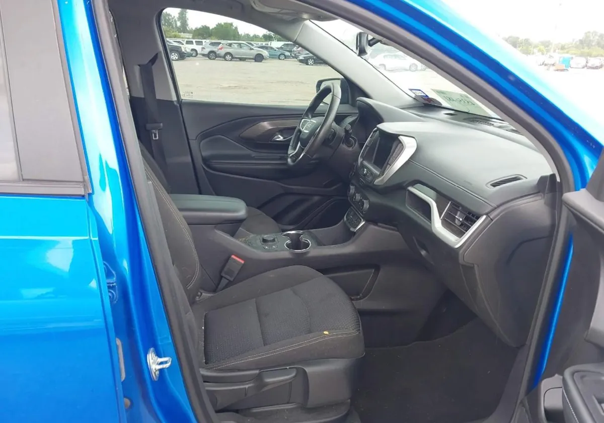 GMC TERRAIN SLE. КЛИМАТ-КОНТРОЛЬ БЕСКЛЮЧЕВОЙ ДОСТУП КНОПКА ЗАПУСКА СОВРЕМЕННАЯ МУЛЬТИМЕДИА-СИСТЕМА КАМЕРА ЗАДНЕГ 2024