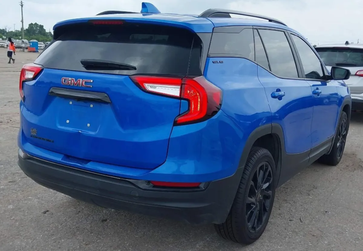 GMC TERRAIN SLE. КЛИМАТ-КОНТРОЛЬ БЕСКЛЮЧЕВОЙ ДОСТУП КНОПКА ЗАПУСКА СОВРЕМЕННАЯ МУЛЬТИМЕДИА-СИСТЕМА КАМЕРА ЗАДНЕГ 2024