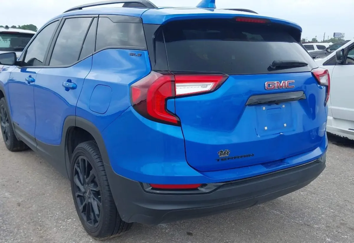 GMC TERRAIN SLE. КЛИМАТ-КОНТРОЛЬ БЕСКЛЮЧЕВОЙ ДОСТУП КНОПКА ЗАПУСКА СОВРЕМЕННАЯ МУЛЬТИМЕДИА-СИСТЕМА КАМЕРА ЗАДНЕГ 2024