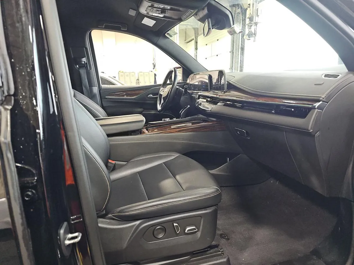 CADILLAC ESCALADE LUXURY 2022