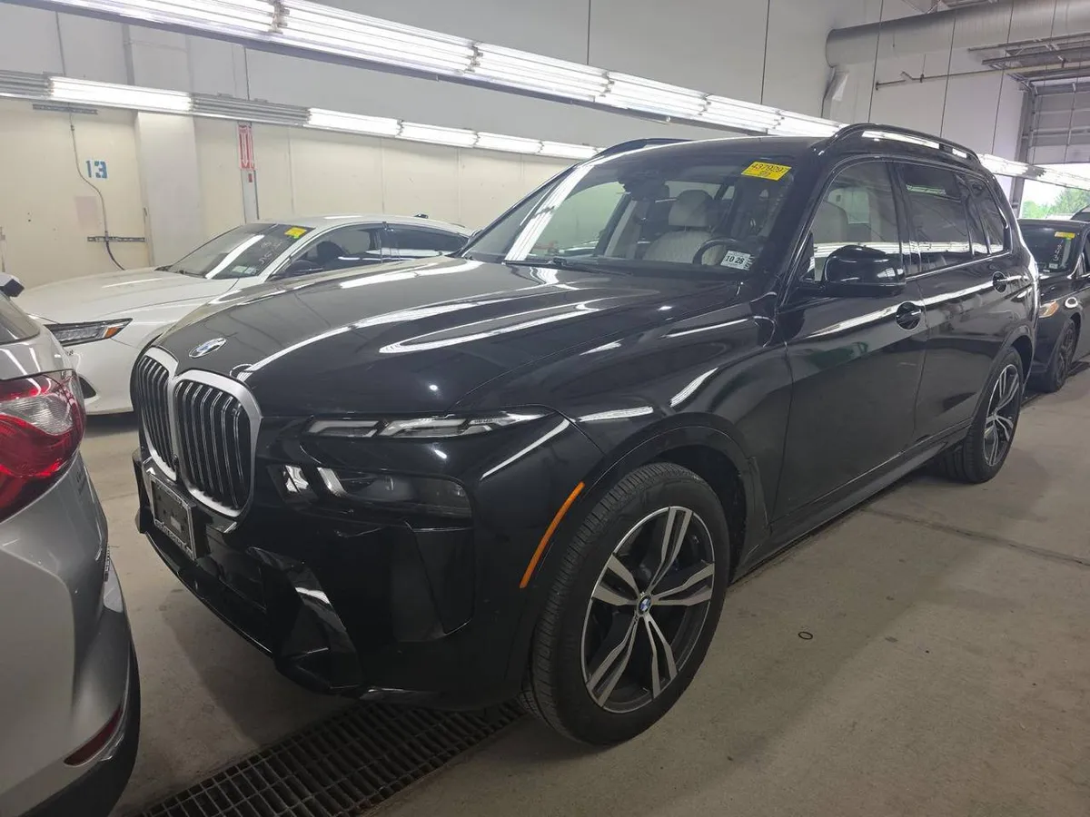 BMW X7 SPORTS ACTIVITY VEHICLE 2024
