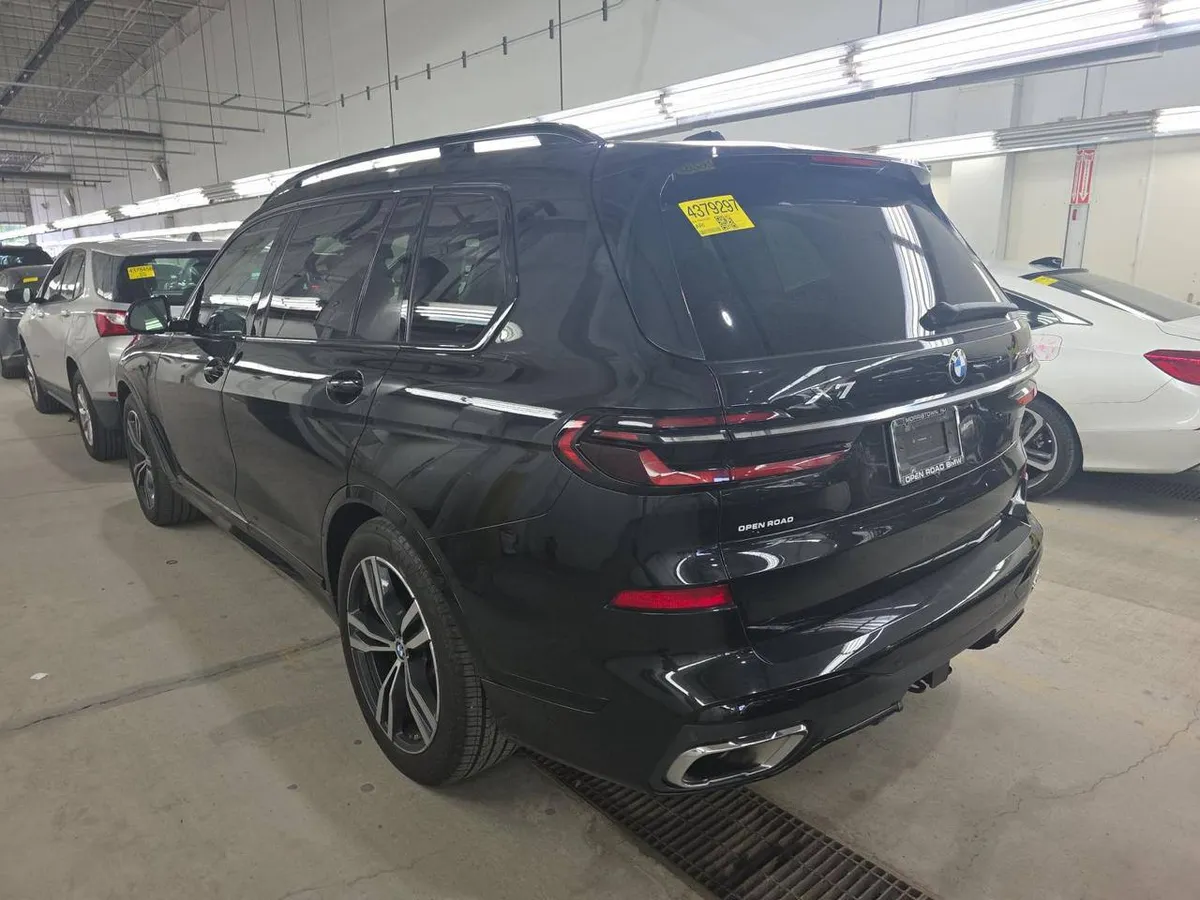 BMW X7 SPORTS ACTIVITY VEHICLE 2024