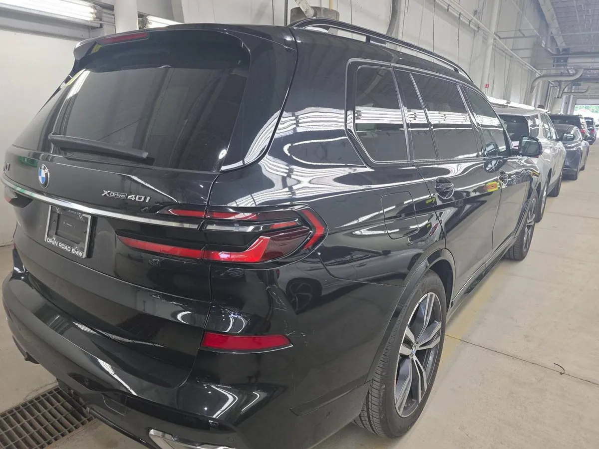 BMW X7 SPORTS ACTIVITY VEHICLE 2024