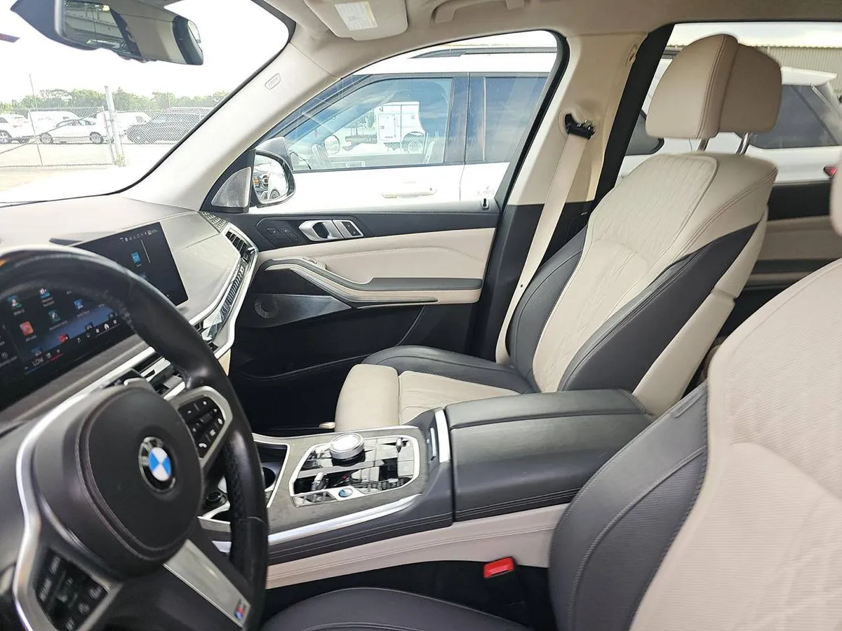 BMW X7 SPORTS ACTIVITY VEHICLE 2024