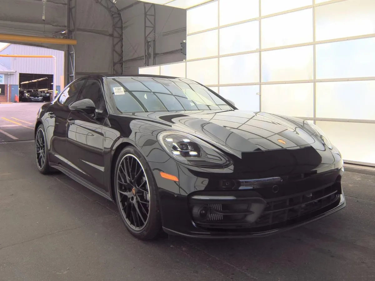 PORSCHE PANAMERA PLATINUM EDITION 2023
