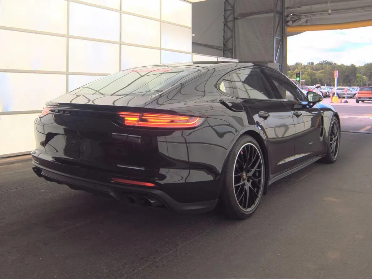 PORSCHE PANAMERA PLATINUM EDITION 2023