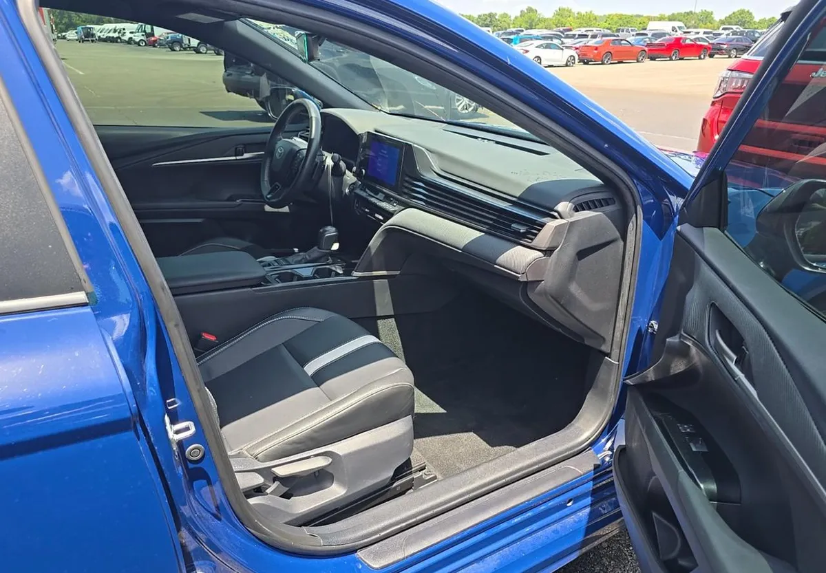 TOYOTA CAMRY SE 2025