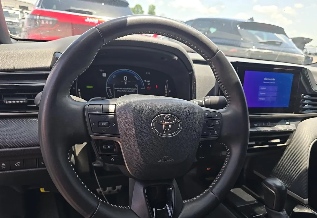 TOYOTA CAMRY SE 2025