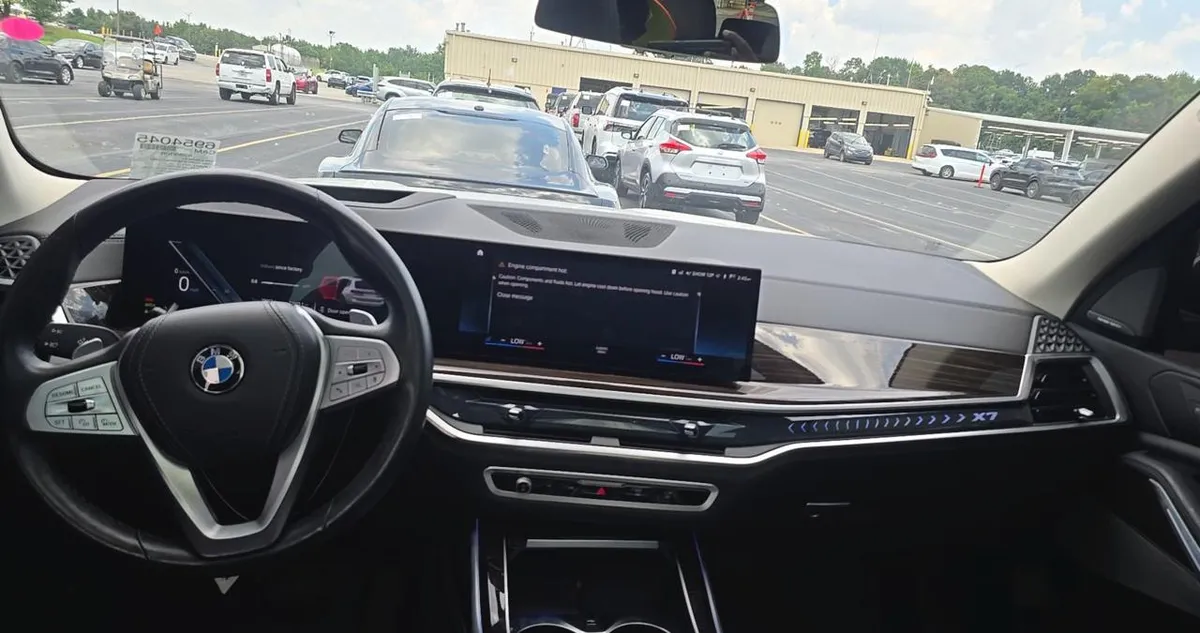 BMW X7 КОЖАНЫЙ САЛОН ПАНОРАМА 3-ЗОННЫЙ КЛИМАТ ПАРКТРОНИКИ ПЕРЕД/ЗАД УДЕРЖАНИЕ В ПОЛОСЕ СИСТЕМА ПРЕДУПРЕЖДЕН 2023