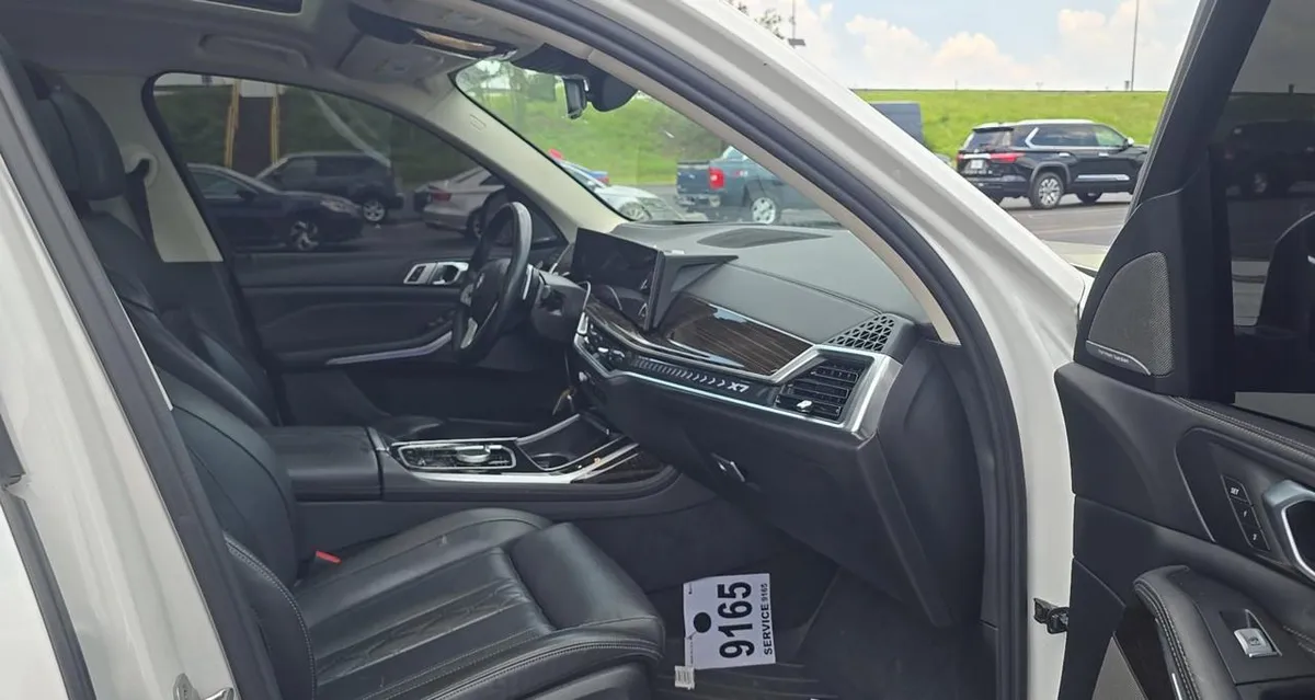 BMW X7 КОЖАНЫЙ САЛОН ПАНОРАМА 3-ЗОННЫЙ КЛИМАТ ПАРКТРОНИКИ ПЕРЕД/ЗАД УДЕРЖАНИЕ В ПОЛОСЕ СИСТЕМА ПРЕДУПРЕЖДЕН 2023