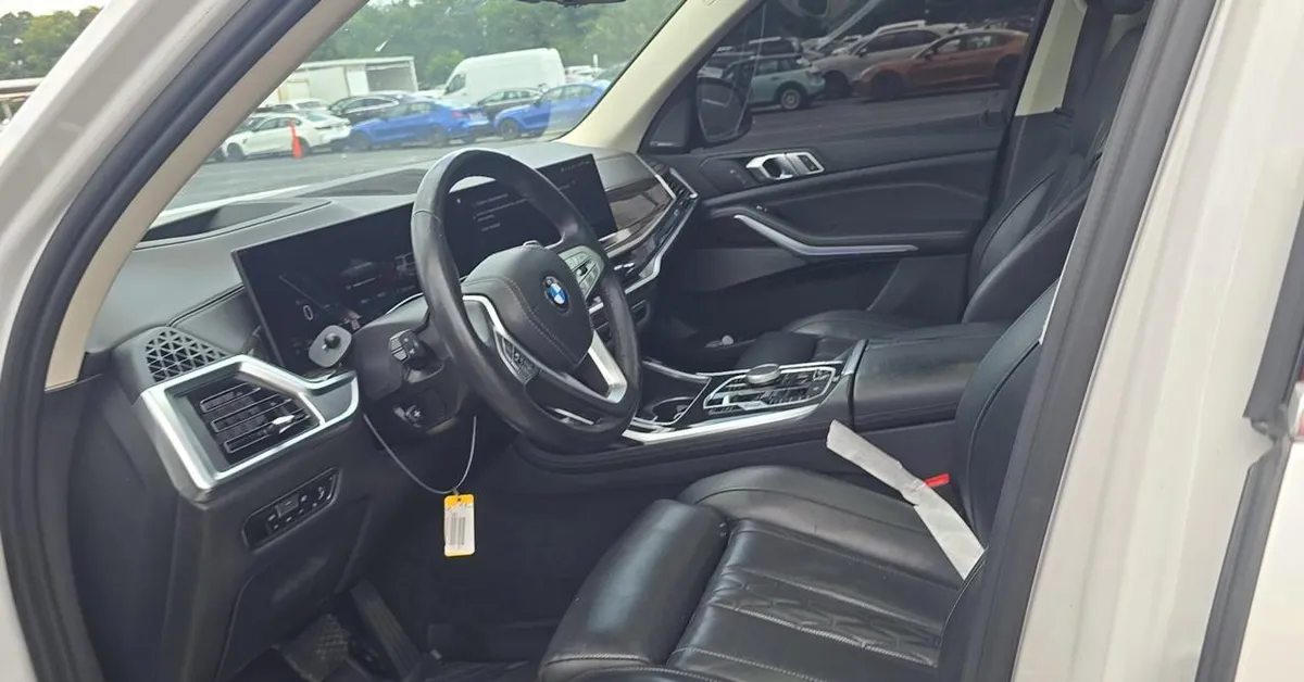 BMW X7 КОЖАНЫЙ САЛОН ПАНОРАМА 3-ЗОННЫЙ КЛИМАТ ПАРКТРОНИКИ ПЕРЕД/ЗАД УДЕРЖАНИЕ В ПОЛОСЕ СИСТЕМА ПРЕДУПРЕЖДЕН 2023