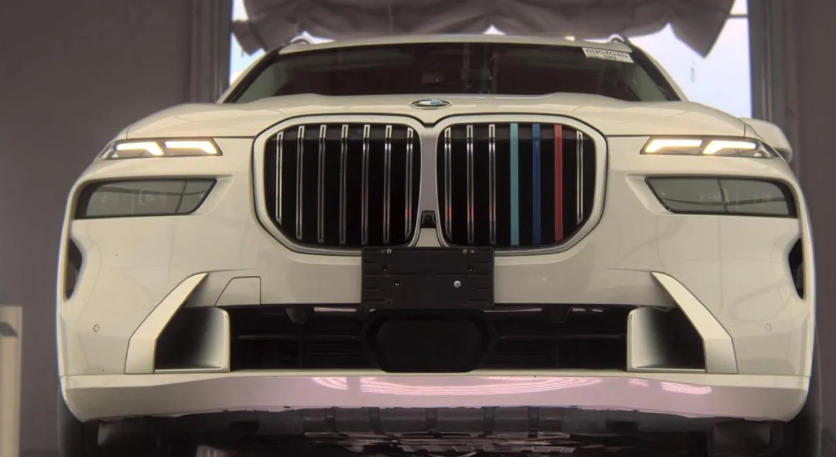BMW X7 КОЖАНЫЙ САЛОН ПАНОРАМА 3-ЗОННЫЙ КЛИМАТ ПАРКТРОНИКИ ПЕРЕД/ЗАД УДЕРЖАНИЕ В ПОЛОСЕ СИСТЕМА ПРЕДУПРЕЖДЕН 2023