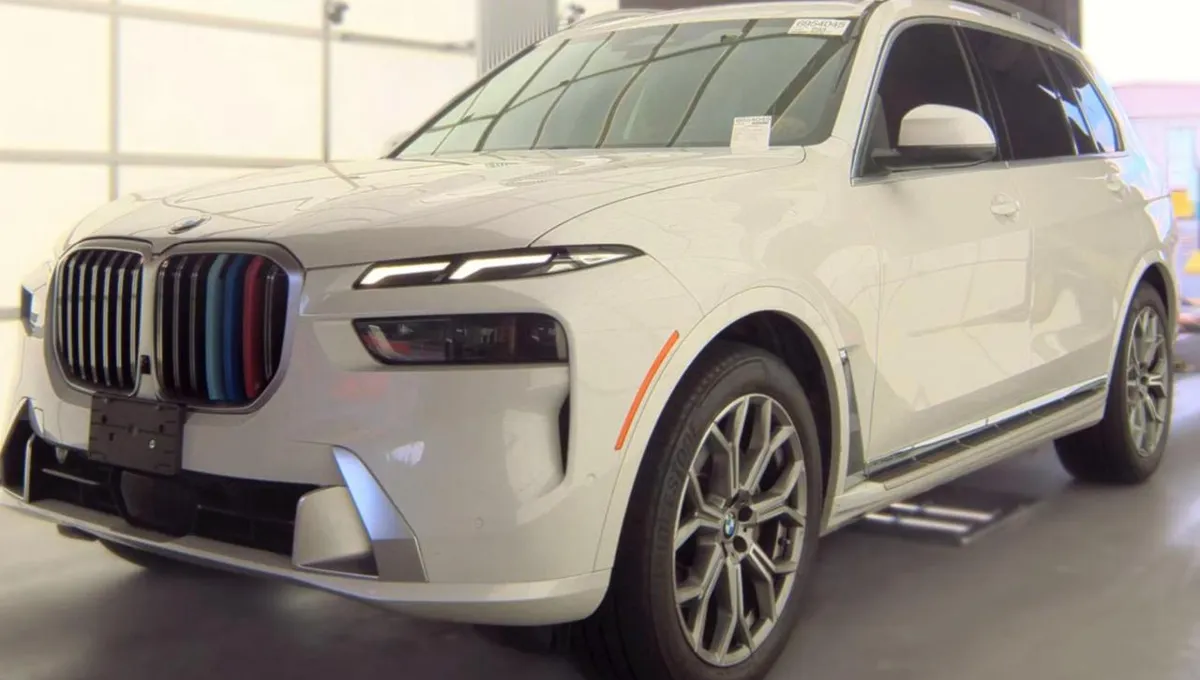 BMW X7 КОЖАНЫЙ САЛОН ПАНОРАМА 3-ЗОННЫЙ КЛИМАТ ПАРКТРОНИКИ ПЕРЕД/ЗАД УДЕРЖАНИЕ В ПОЛОСЕ СИСТЕМА ПРЕДУПРЕЖДЕН 2023