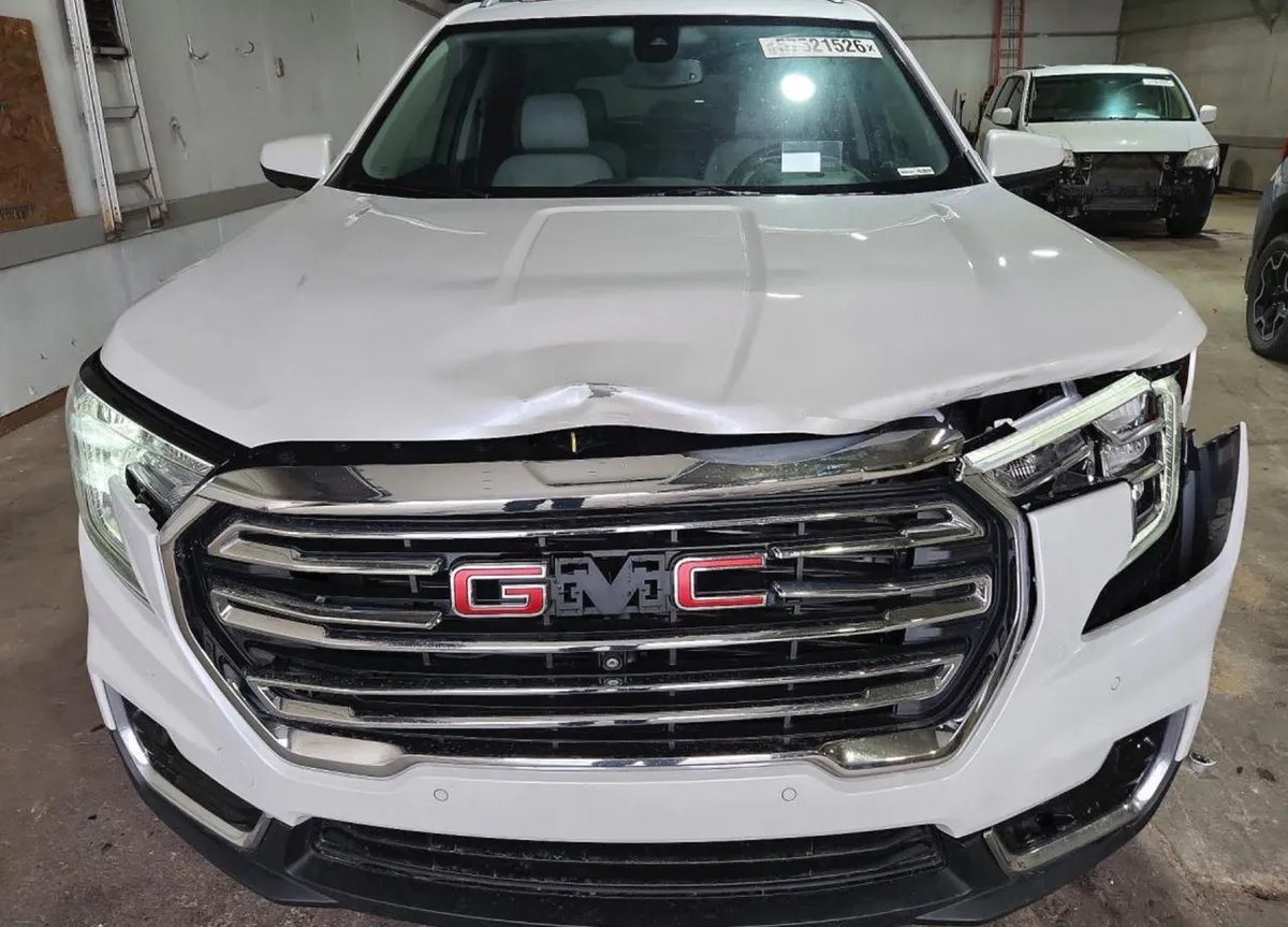 GMC TERRAIN SLT (КОЖАНЫЙ САЛОН КЛИМАТ-КОНТРОЛЬ КНОПКА ЗАПУСКА ЛИТЫЕ ДИСКИ МУЛЬТИМЕДИА-СИСТЕМА КОМПЛЕКС АССИСТЕНТ 2022
