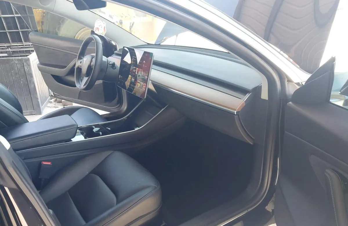 TESLA MODEL 3 СТЕКЛЯННАЯ ПАНОРАМНАЯ КРЫША АВТОПИЛОТ ПРЕМИАЛЬНЫЙ КОЖАНЫЙ САЛОН БОЛЬШОЙ ЦЕНТРАЛЬНЫЙ ДИСПЛЕЙ ЭЛЕКТРОП 2019