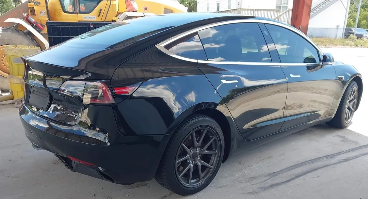 TESLA MODEL 3 СТЕКЛЯННАЯ ПАНОРАМНАЯ КРЫША АВТОПИЛОТ ПРЕМИАЛЬНЫЙ КОЖАНЫЙ САЛОН БОЛЬШОЙ ЦЕНТРАЛЬНЫЙ ДИСПЛЕЙ ЭЛЕКТРОП 2019