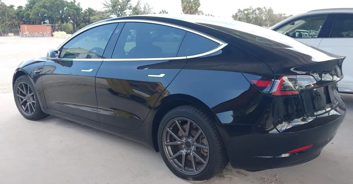 TESLA MODEL 3 СТЕКЛЯННАЯ ПАНОРАМНАЯ КРЫША АВТОПИЛОТ ПРЕМИАЛЬНЫЙ КОЖАНЫЙ САЛОН БОЛЬШОЙ ЦЕНТРАЛЬНЫЙ ДИСПЛЕЙ ЭЛЕКТРОП 2019