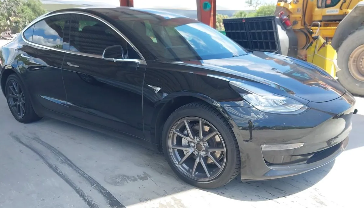 TESLA MODEL 3 СТЕКЛЯННАЯ ПАНОРАМНАЯ КРЫША АВТОПИЛОТ ПРЕМИАЛЬНЫЙ КОЖАНЫЙ САЛОН БОЛЬШОЙ ЦЕНТРАЛЬНЫЙ ДИСПЛЕЙ ЭЛЕКТРОП 2019