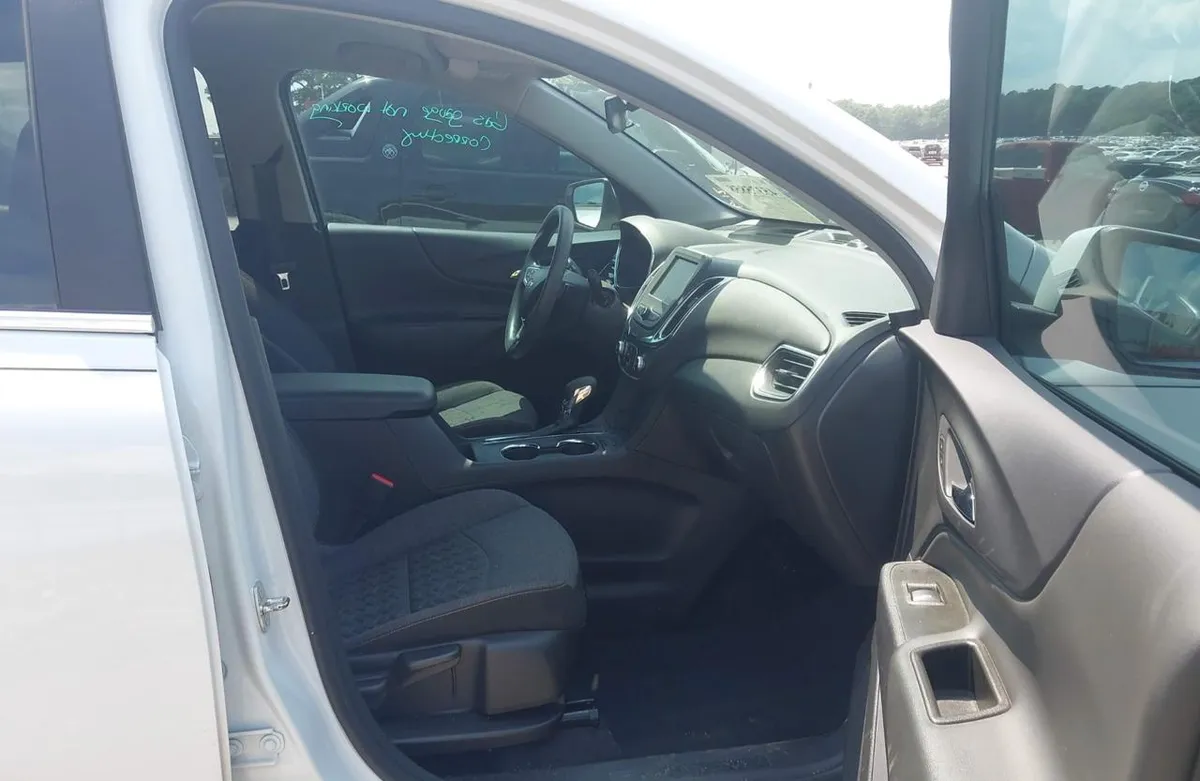 CHEVROLET EQUINOX LT (КЛИМАТ-КОНТРОЛЬ КНОПКА ЗАПУСКА МУЛЬТИМЕДИА MYLINK КРУИЗ-КОНТРОЛЬ ЛИТЫЕ ДИСКИ КОМПЛЕКС СИСТЕМ БЕЗ 2023