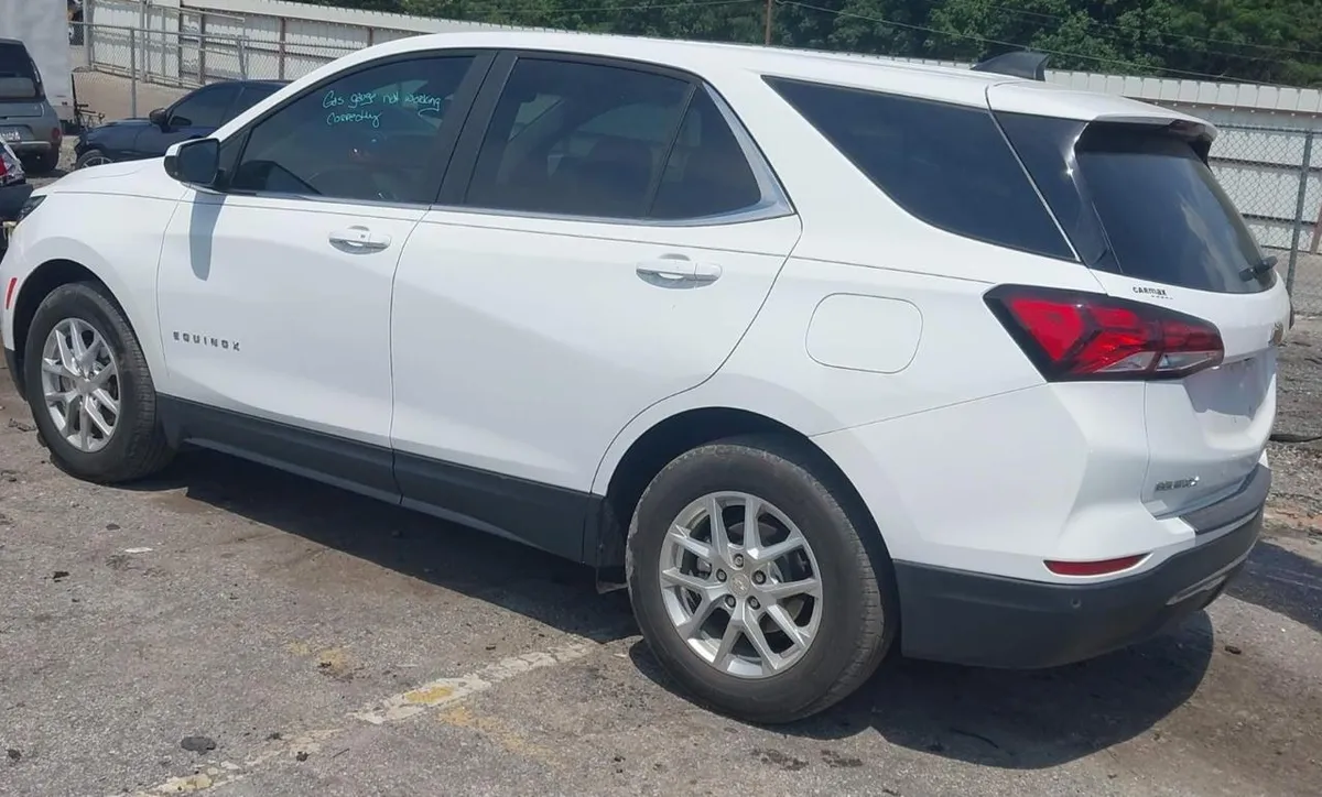 CHEVROLET EQUINOX LT (КЛИМАТ-КОНТРОЛЬ КНОПКА ЗАПУСКА МУЛЬТИМЕДИА MYLINK КРУИЗ-КОНТРОЛЬ ЛИТЫЕ ДИСКИ КОМПЛЕКС СИСТЕМ БЕЗ 2023