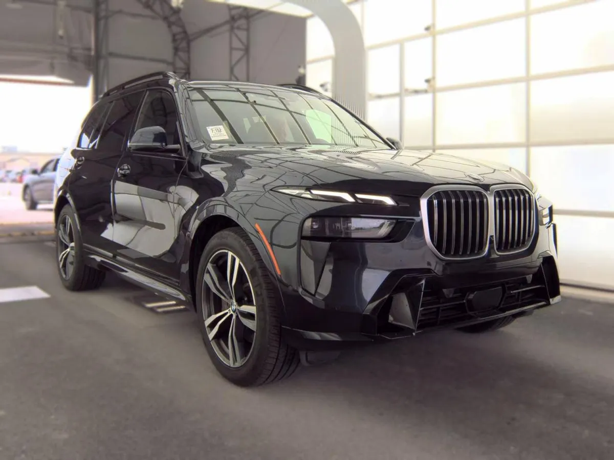BMW X7 SPORTS ACTIVITY VEHICLE 2023