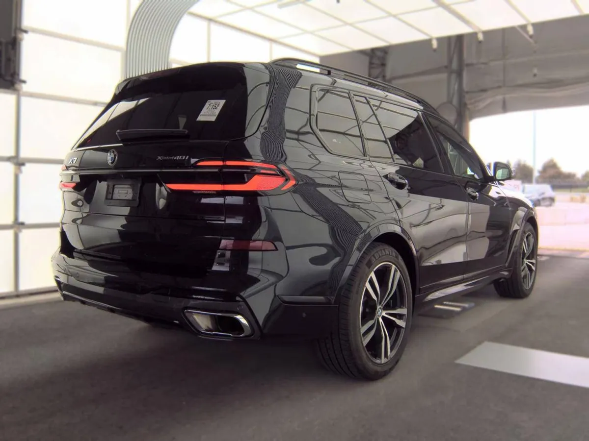BMW X7 SPORTS ACTIVITY VEHICLE 2023