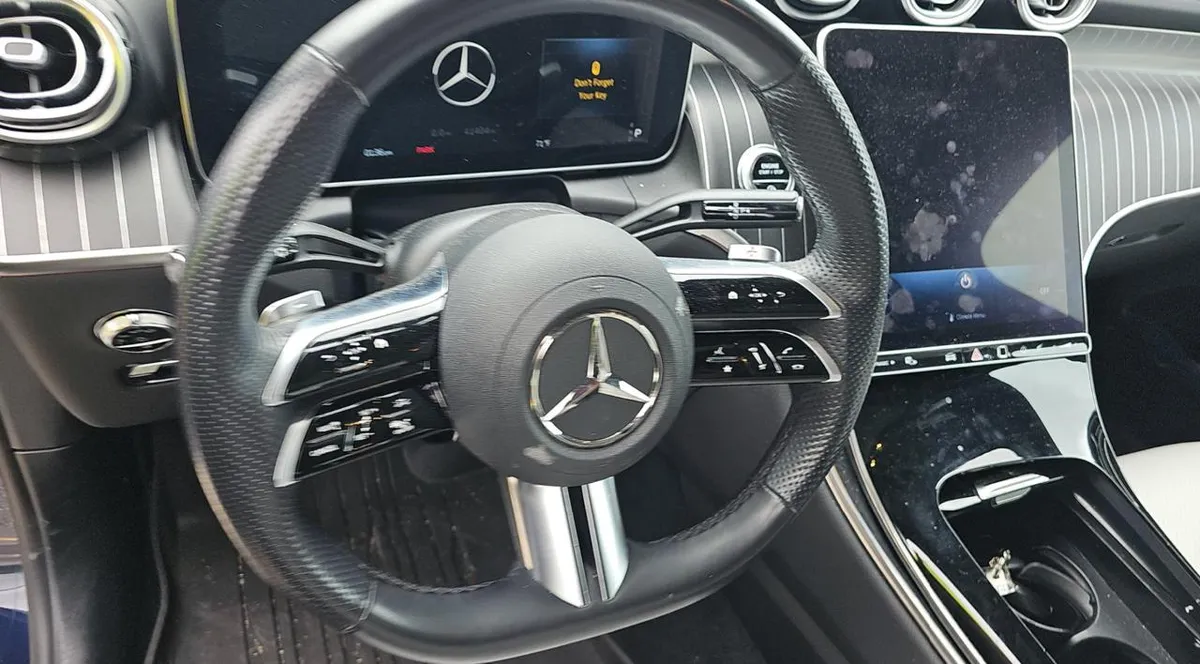 MERCEDES-BENZ GLC 300 2023