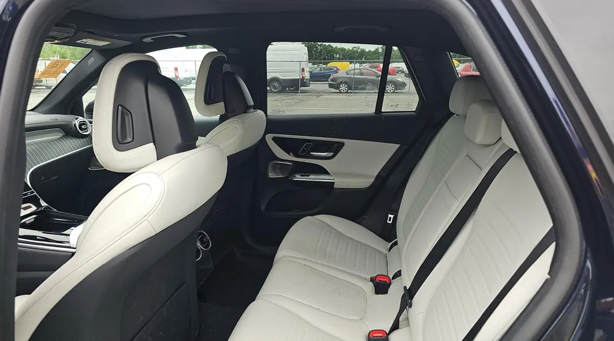 MERCEDES-BENZ GLC 300 2023
