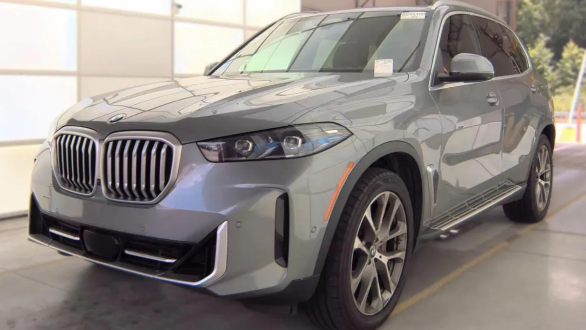 BMW X5 ПАКЕТИРОВАННАЯ (CLIMATE COMFORT + PARKING ASSISTANCE + PREMIUM). ПРОЕКЦИЯ (HUD) ПАНОРАМА ВЕНТИЛЯЦИЯ 2024