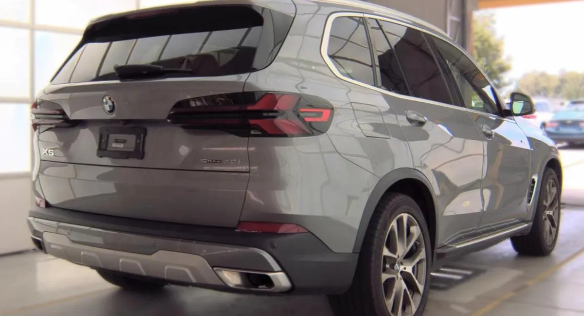 BMW X5 ПАКЕТИРОВАННАЯ (CLIMATE COMFORT + PARKING ASSISTANCE + PREMIUM). ПРОЕКЦИЯ (HUD) ПАНОРАМА ВЕНТИЛЯЦИЯ 2024