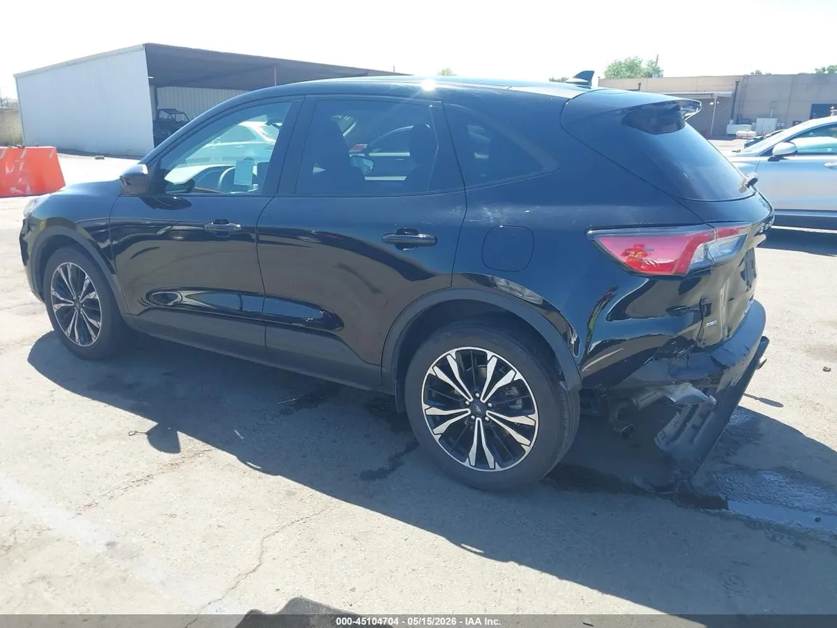 FORD ESCAPE SE 2022