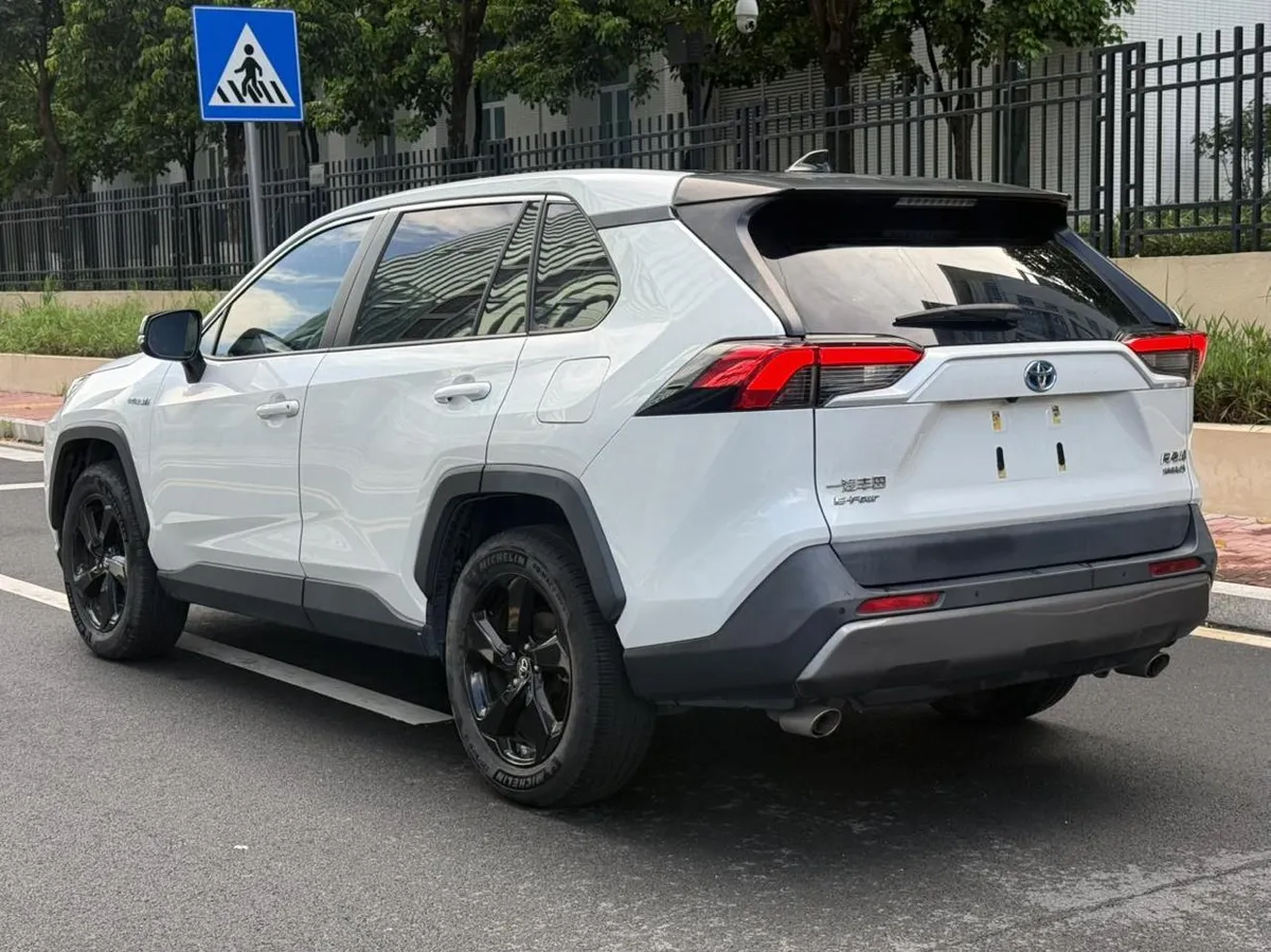 TOYOTA RAV4 2022