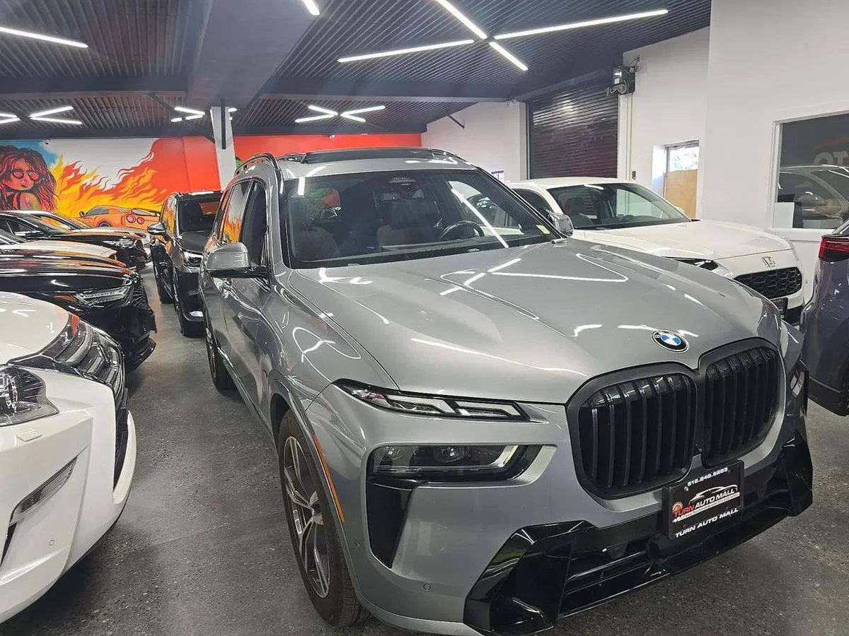 BMW X7 SPORTS ACTIVITY VEHICLE 2024
