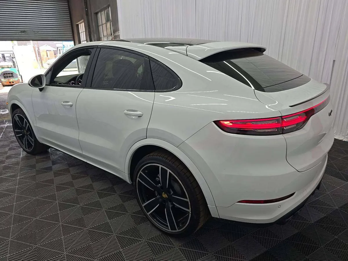 PORSCHE CAYENNE COUPE PLATINUM EDITION 2022