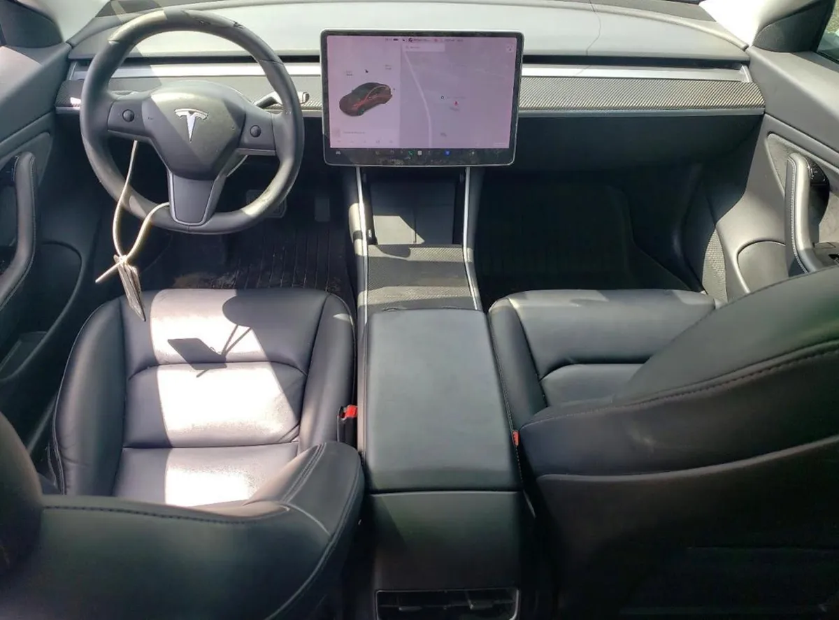TESLA MODEL 3 2020