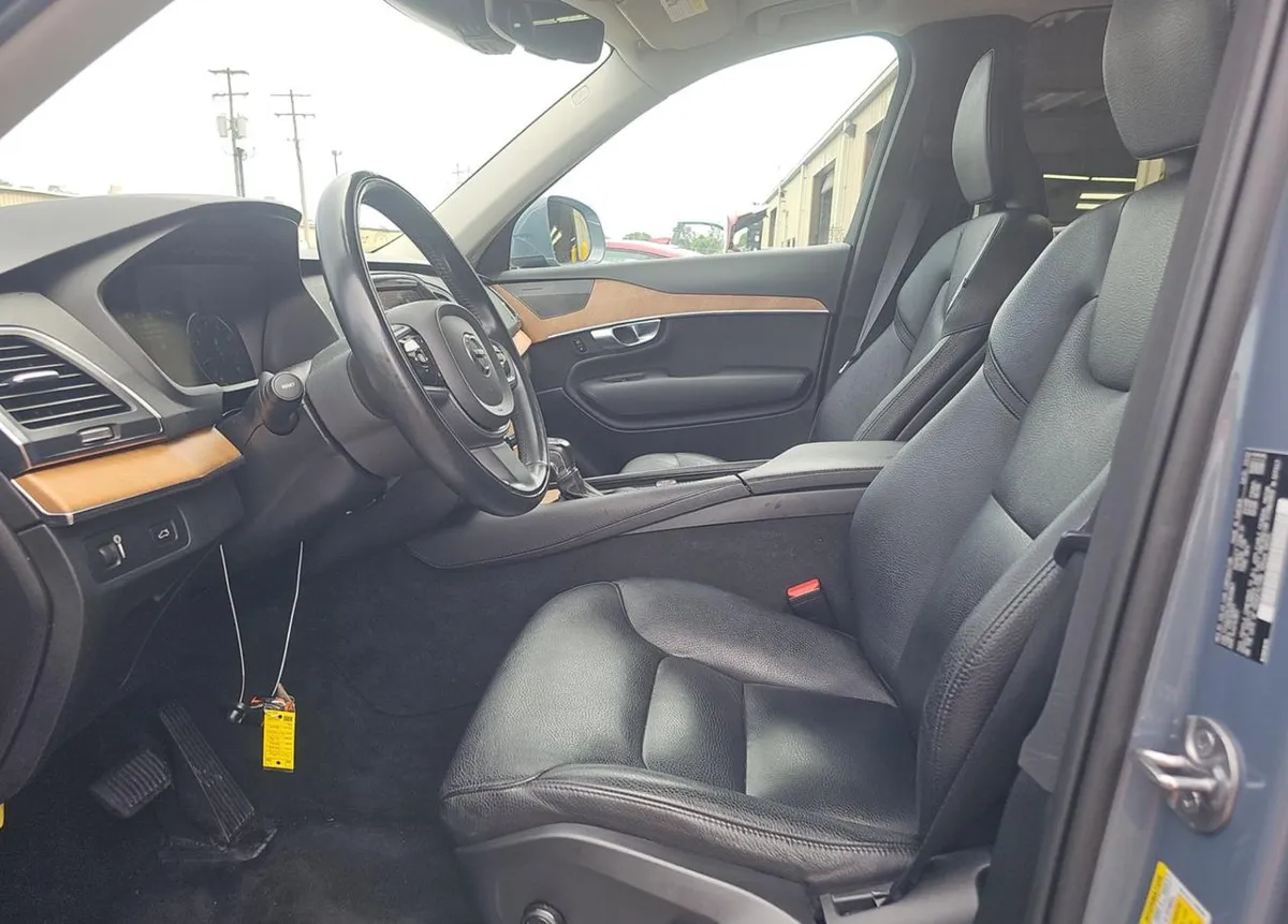 VOLVO XC90 T6 MOMENTUM 7-PASSENGER 2022