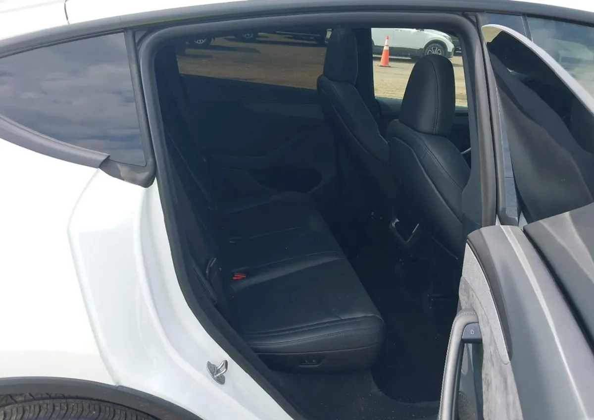 TESLA MODEL Y LONG RANGE 2026