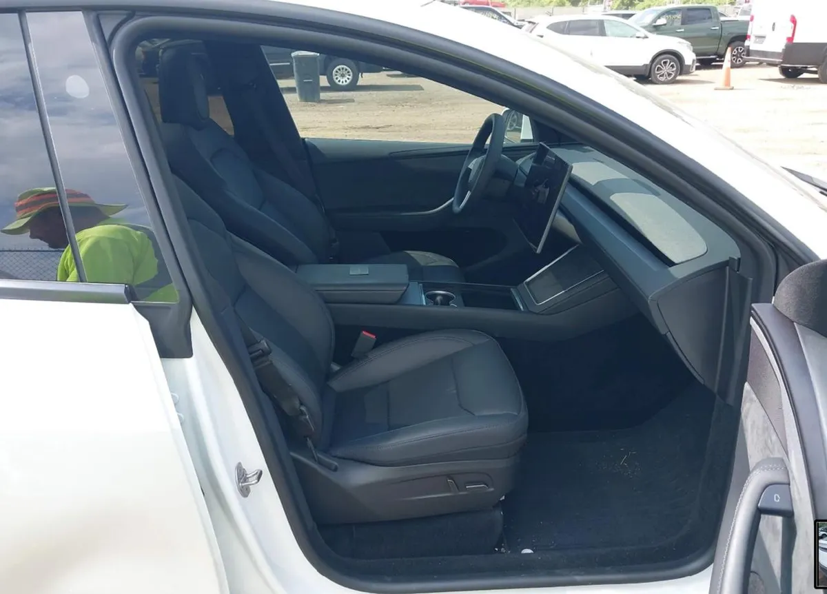 TESLA MODEL Y LONG RANGE 2026