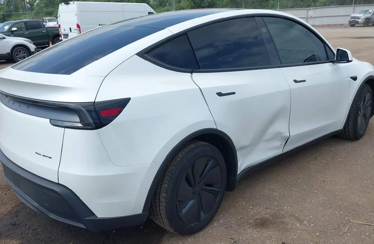 TESLA MODEL Y LONG RANGE 2026