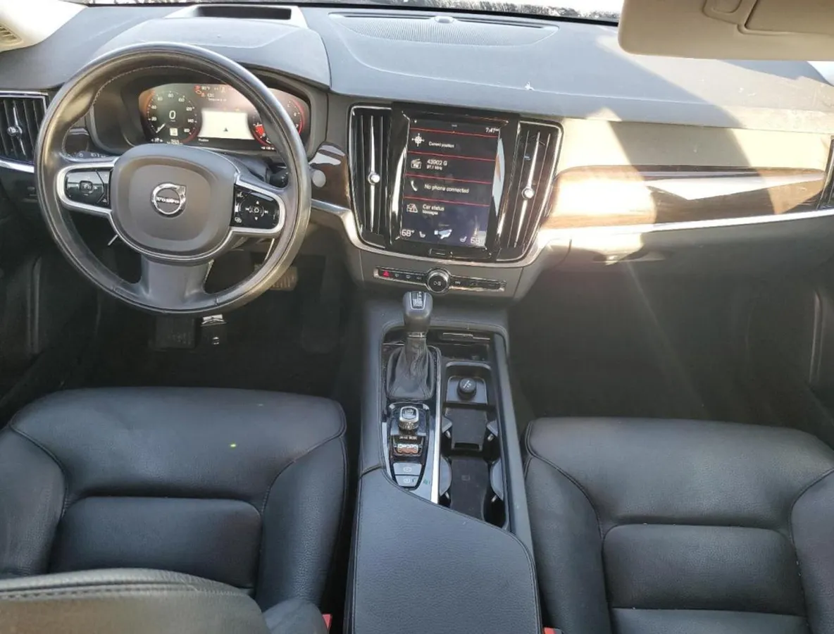 VOLVO S90 T6 MOMENTUM 2019