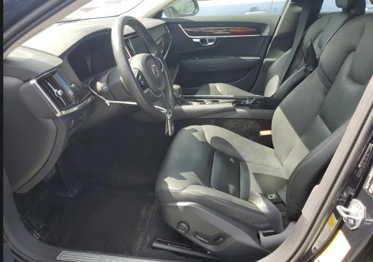 VOLVO S90 T6 MOMENTUM 2019