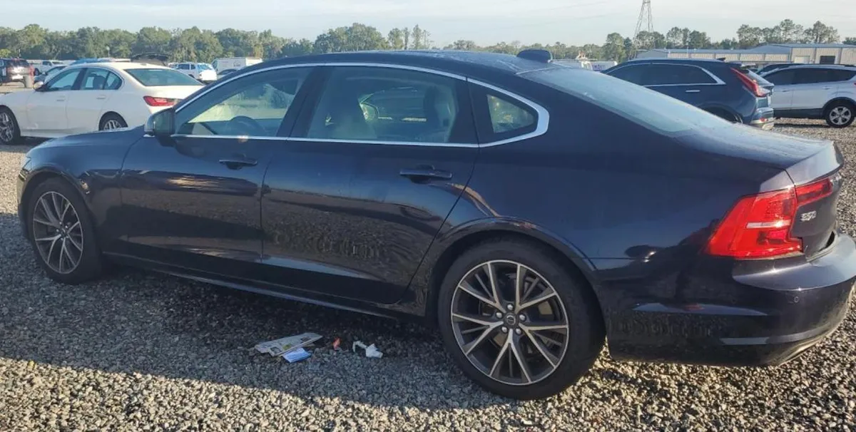 VOLVO S90 T6 MOMENTUM 2019