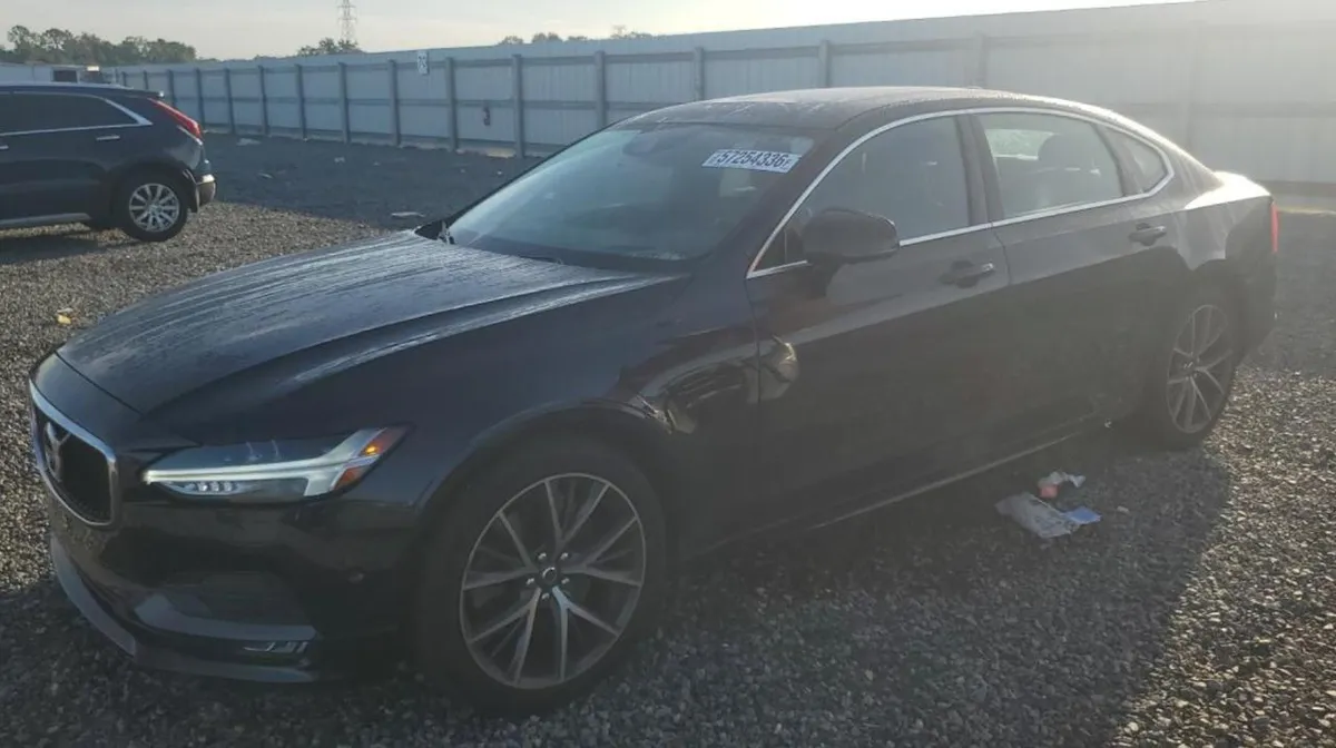VOLVO S90 T6 MOMENTUM 2019
