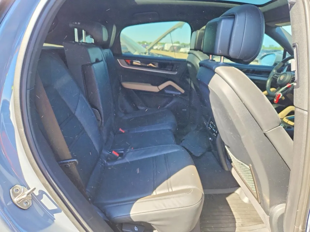 PORSCHE CAYENNE S COUPE 2024