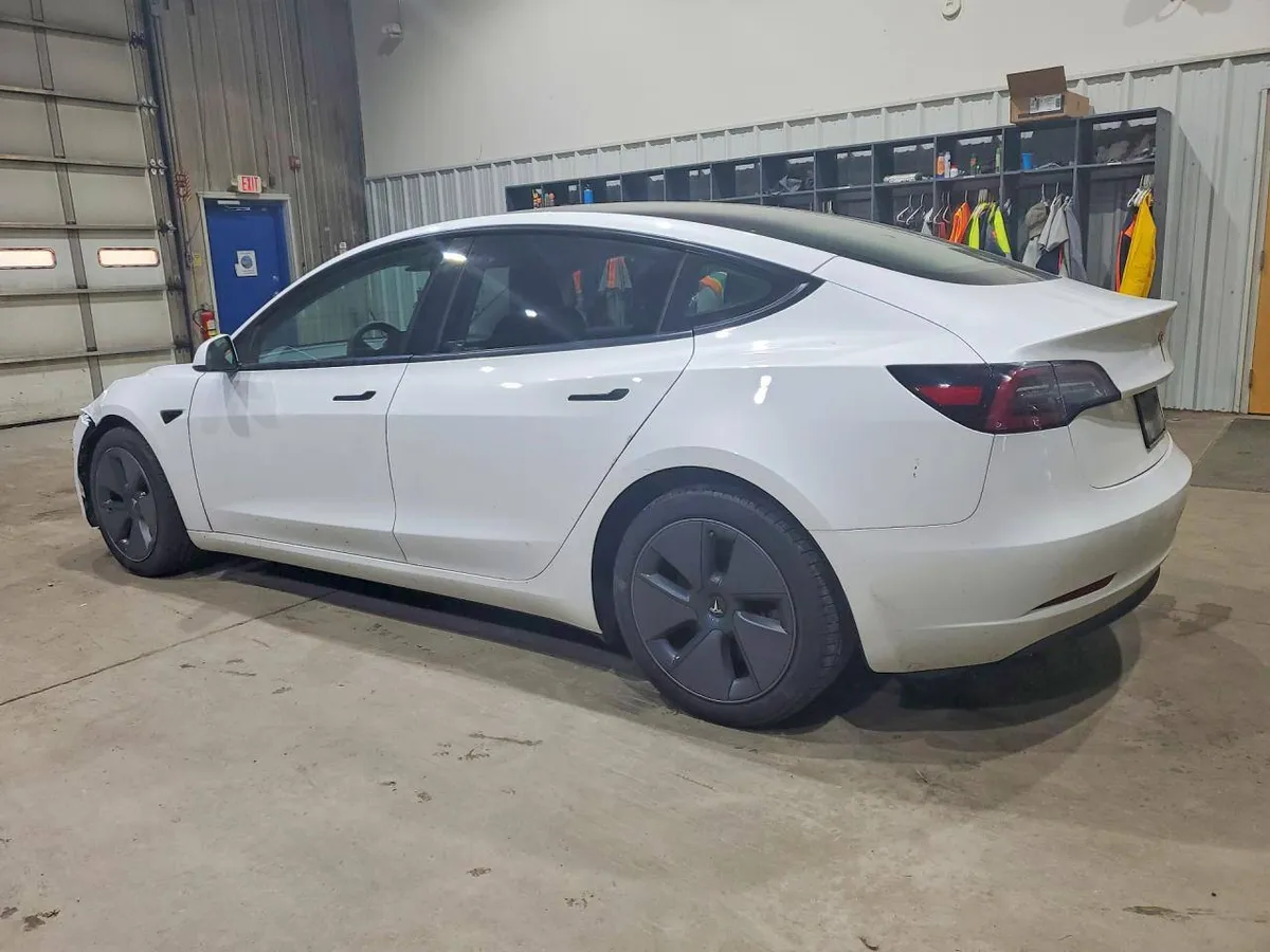 TESLA MODEL 3 2023