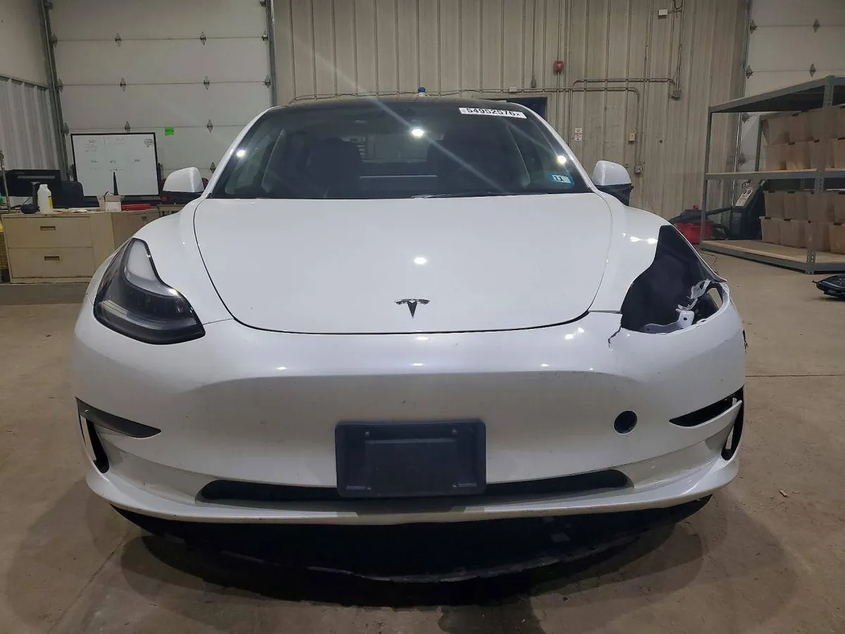 TESLA MODEL 3 2023