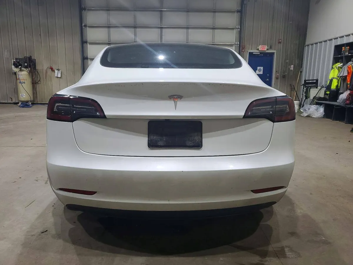 TESLA MODEL 3 2023
